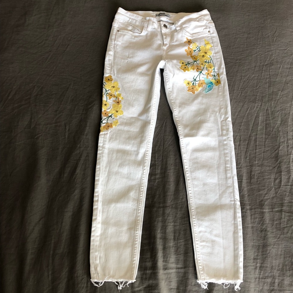 Zara Basic White Crop Skinny Flower Distressed Euc - image 1